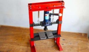 Require an expert to design and fabricate mini hydraulic press machine.-SolutionBuggy